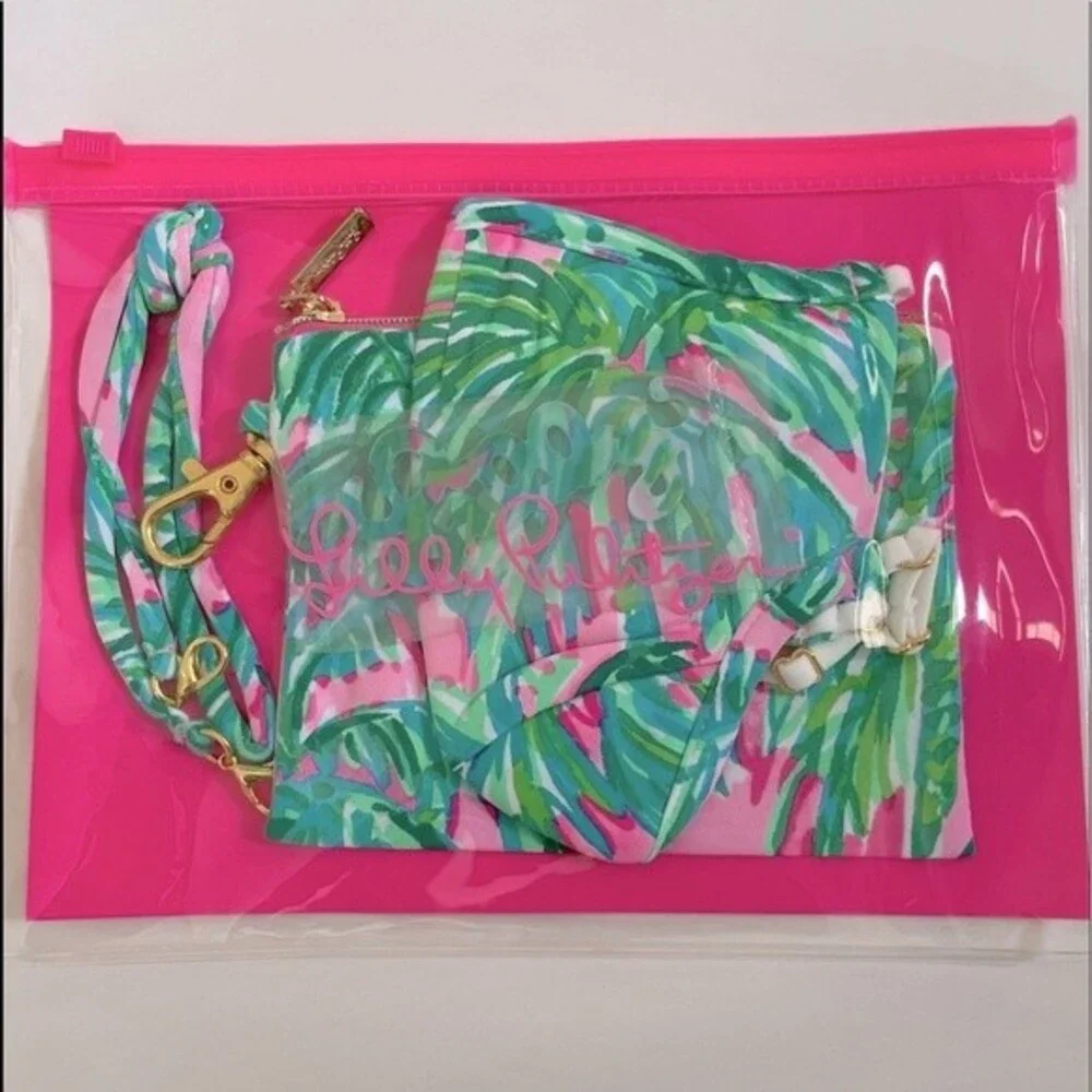 Lilly Pulitzer Adult On The Go Face Mask Set Pouch, Lanyard, Extender Pink